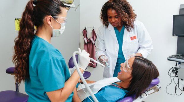 Career Progression for Dental Assistants ─ Opportunities and Pathways Career Progression for Dental Assistants ─ Opportunities and Pathways